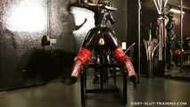 Latex Sissy wird gefickt