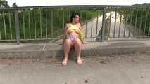 Public Dresscode auf der Brücke