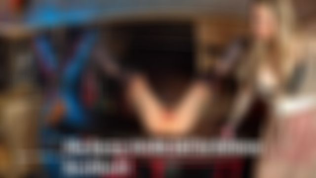 Deine Herrin lässt deine Arschfotze erleuchten!