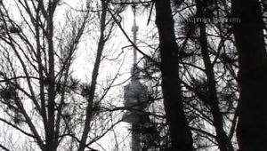 033016 Renee Takes A Sneaky Pee By The Side Of The Path