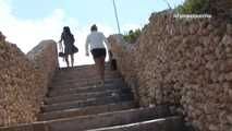 023104  Ewa Pees Down A Flight Of Steps