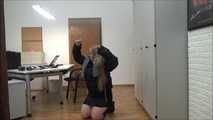 Michelle -  überfallen im Büro Teil 1 von 7 