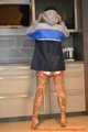 Sexy Francine in Lack Sportshorts (Sprinter) und Lacktop + Regenjacke (Exclusive Sportkleidung)