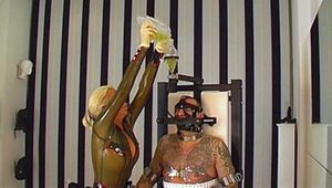 Rubber Goddess Kate - Punischmend on the Fuck Chair