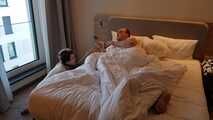 Emily darf sich um meine Morgenlatte im Hotel Kümmern 