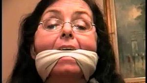 50 Yr OLD TRAVEL AGENT'S KEDNAP PT-11 GAG TALKING WHILE CLEAVE , PANTYHOSE, RING & HANDGAGGED (D66-13)