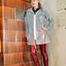 Miss Clara in einer sexy Lackhose und Lackblouse zieht einen transparenten Regenmantel an