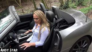 Teures Auto billige Frau