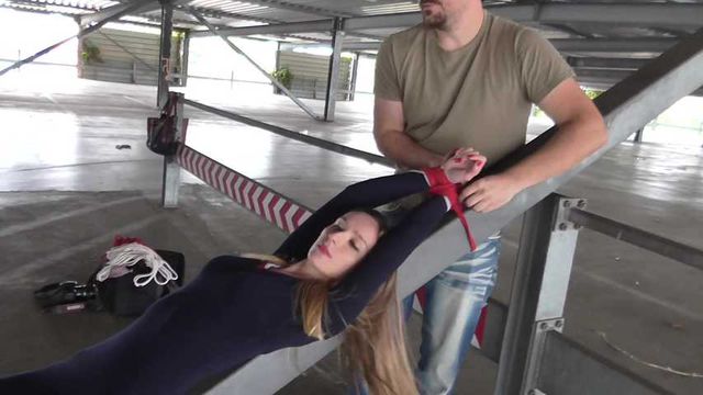 Stella tied on bar 1/2
