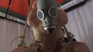 Suspension mit Gasmaske  Teil 2