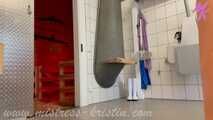 Clip #017 Washing day - how I scrub my pig with a brush