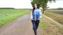 Miss Amira in Lepper Nylon Regenzeug