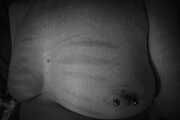 Nippel - Piercing mit Striemen vom Rohrstock