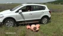 Lady Dolly drives a S-Cross on his servant