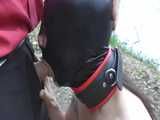 Aldinas erster Blow Job als Sklavin an einem Badesee 