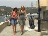 030015 Salma Pees Down The Harbour Steps