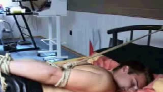 AB-179 David hogtied auf dem Bett (Teil 1)