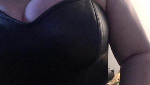 Big Tits 85 D present themselves