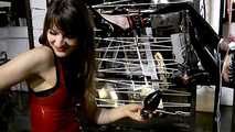 Lady Lilith - Rubbertoy wird ungespritzt weggeschlossen