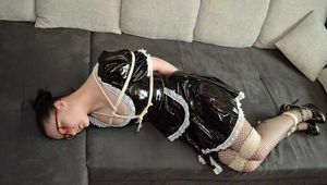 Dienstmädchen in Schwierigkeiten