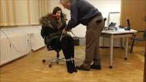 Romina - Überfall im Büro Teil 3 von 8