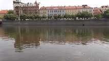 119015 Donna-Jo Messing Around On the Vltava River