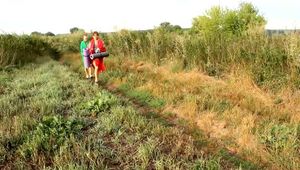 Dana & Jenya - Müllsack Renn (video)