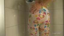 Nasse Leggings in der Dusche