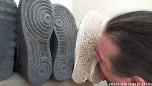 2150 Sneakers licking with Melanie Katy Nathalie 
