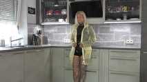 Miss Francine in yellow Schmuddelwedda raincoat (behind the scenes)