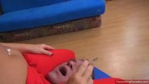Isabell und ihr menschlicher Aschenbecher