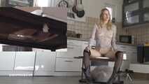 Mistress Douxxx pees on the slave's face Pictures in Pictures