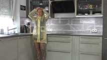 Miss Francine in yellow Schmuddelwedda raincoat (behind the scenes)