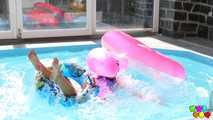 644 Vinna Red plays in the pool