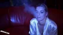 Teen Melanie 1. Mal Gloryhole 6X Sperma - Ihr Cuckold muss es hinnehmen