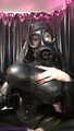 Selfietime  topedotits  und gasmaske
