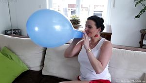 Double-Blow2Pop - blue and red balloon