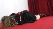 claudia im hogtie gefesselt 2/2