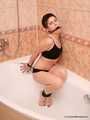 Affable - Subservient kurzhaariges Mädchen versucht Bondage, um ihrem Freund zu gefallen