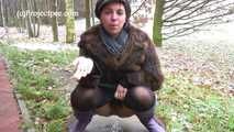 030060 Salma Takes A Pee In Snowy Germany