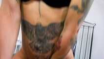 SKINNY-MILF VICKY OHNE KONDOM IN DIE NASSE FOTZE