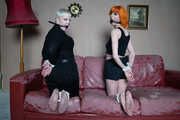1040 Amber and Roxie in Barefoot sofa Tie