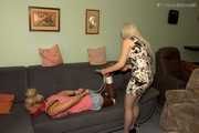 Cindy und Vanessa A - Fesselspiele zu Hause 3