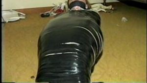 MUMMY WRAPPED  LITTLE HOLLY (D10-3)