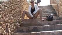 023104  Ewa Pees Down A Flight Of Steps