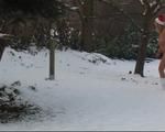 Nackt im Schnee