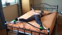 Vanessa - Kitzeliger Spreadeagle Teil 2 von 3 
