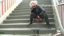 047036 Rock Chick Yassie Takes A Daring Pee In The Underpass