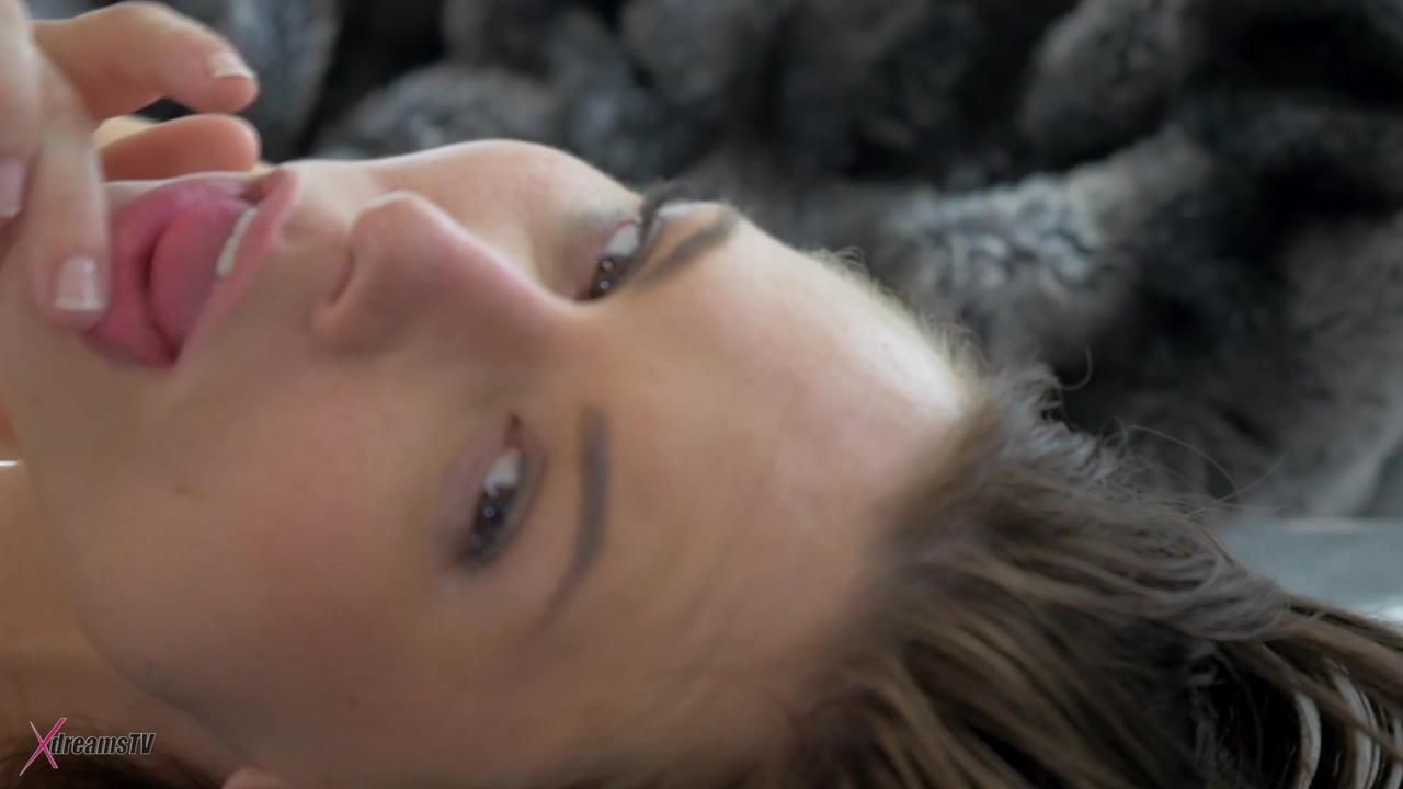 Aidra Fox - Reicher Mann bucht Escort Girl, um Spaß zu haben - Episode 2