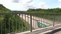 Public Dresscode auf der Brücke